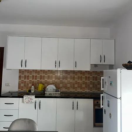Freskia , Apartman Golem